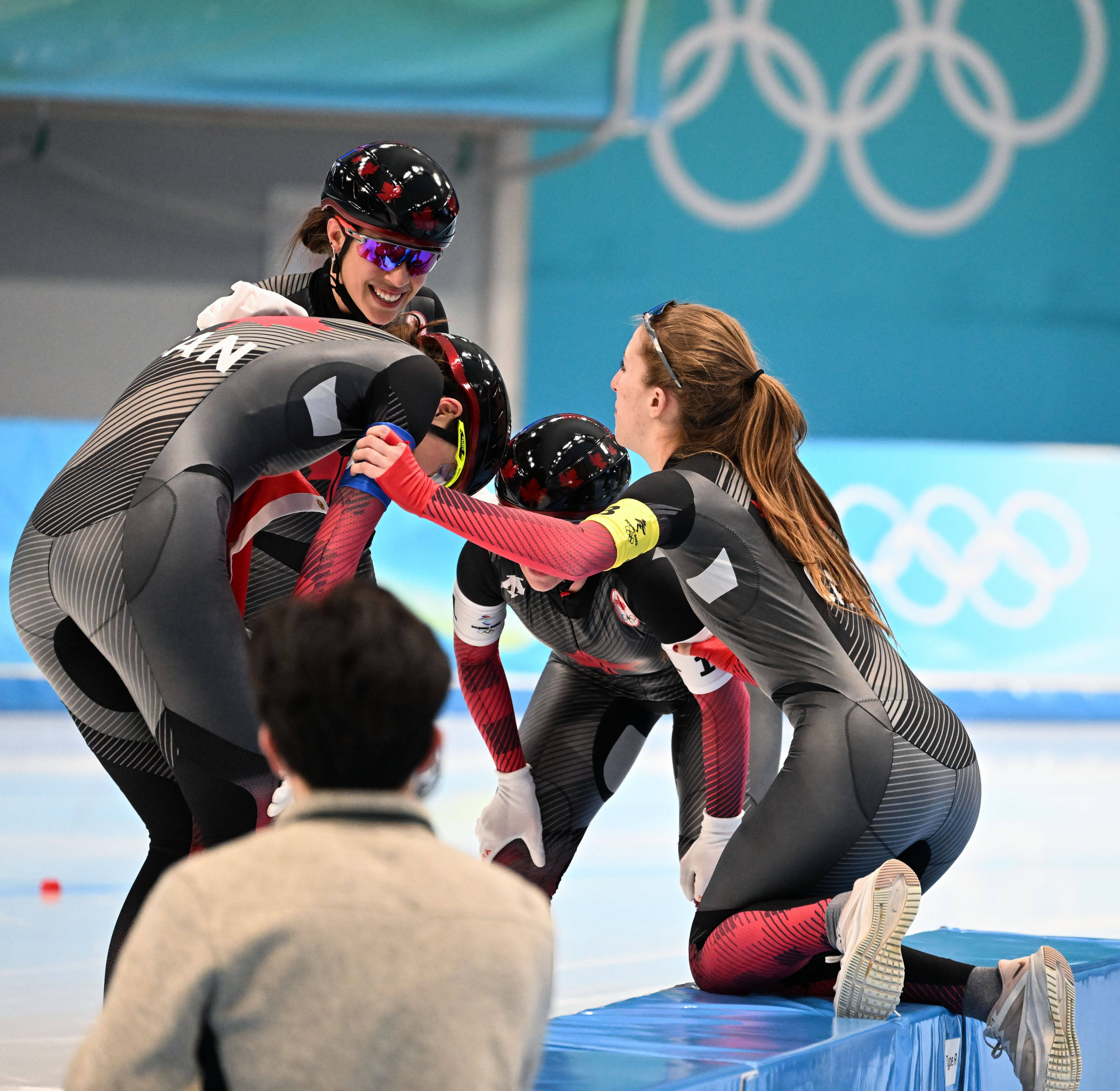 加拿大女子拳击队卓越表现，壮烈争霸