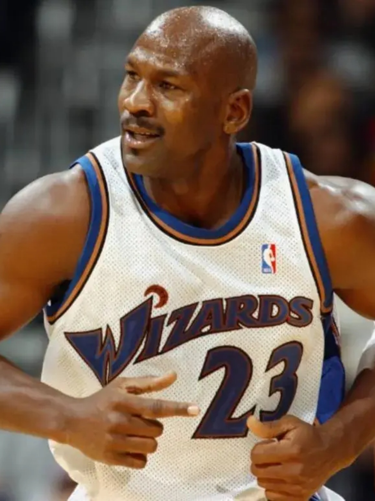 篮球赛场上的快速连续得分成亮点