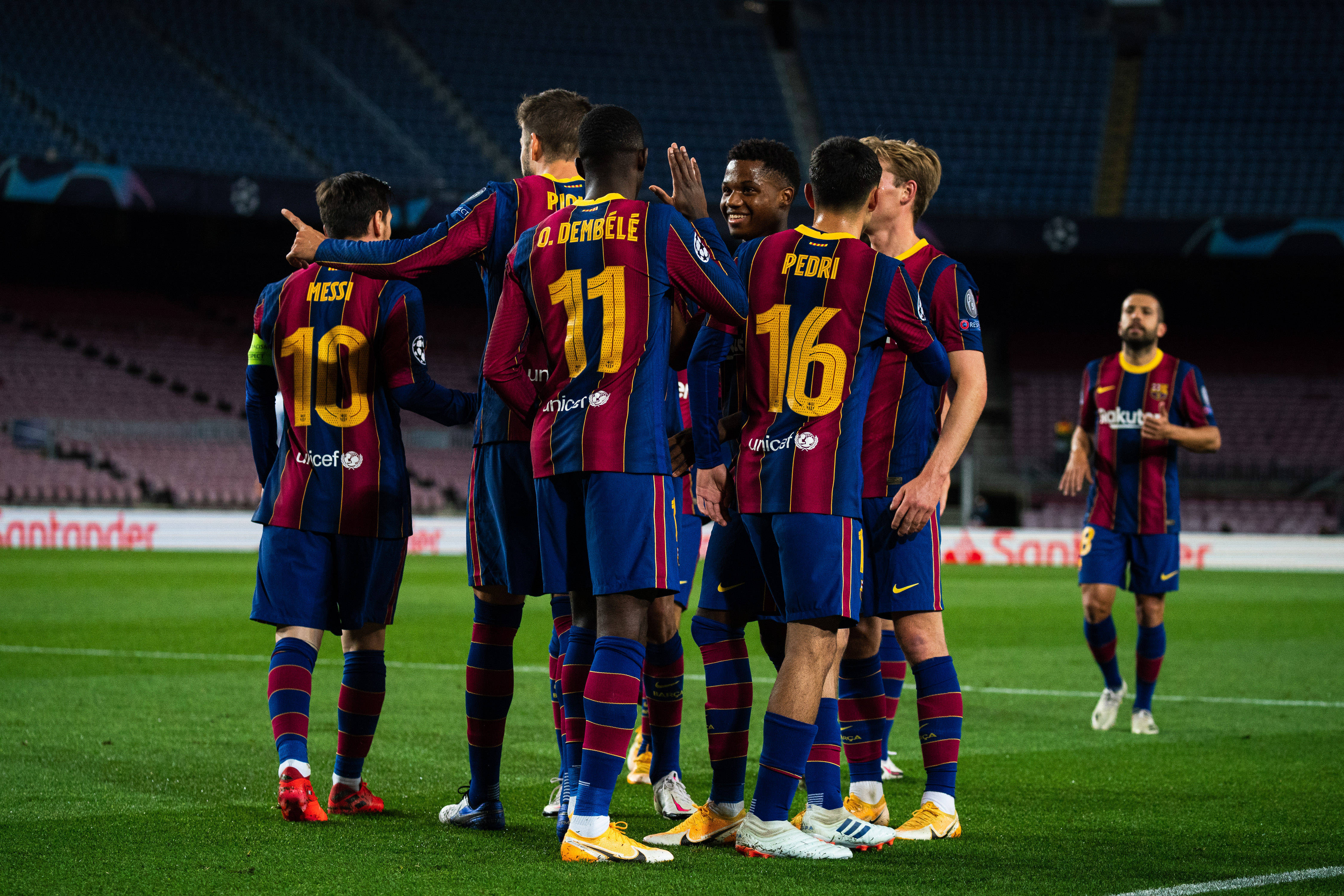 欧洲联赛决胜时刻到来，两队实力抗衡看点十足