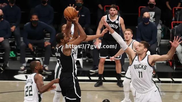 NBA季后赛揭幕战：雄鹿击败篮网