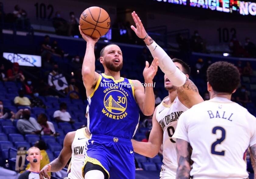 南宫娱乐-勇士战胜鹈鹕，库里再次砍下50+表现抢眼