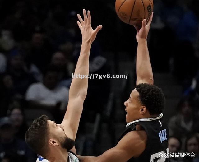 76人客场力克独行侠，结束九连败