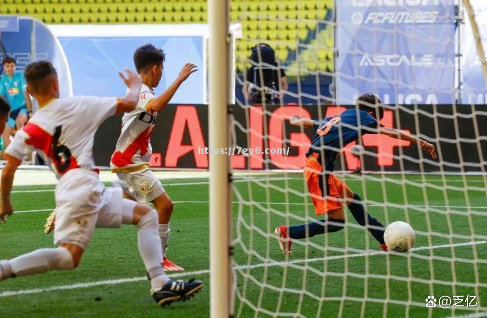 南宫娱乐-马德里竞技客场逼平瓦伦西亚，莫拉库破门
