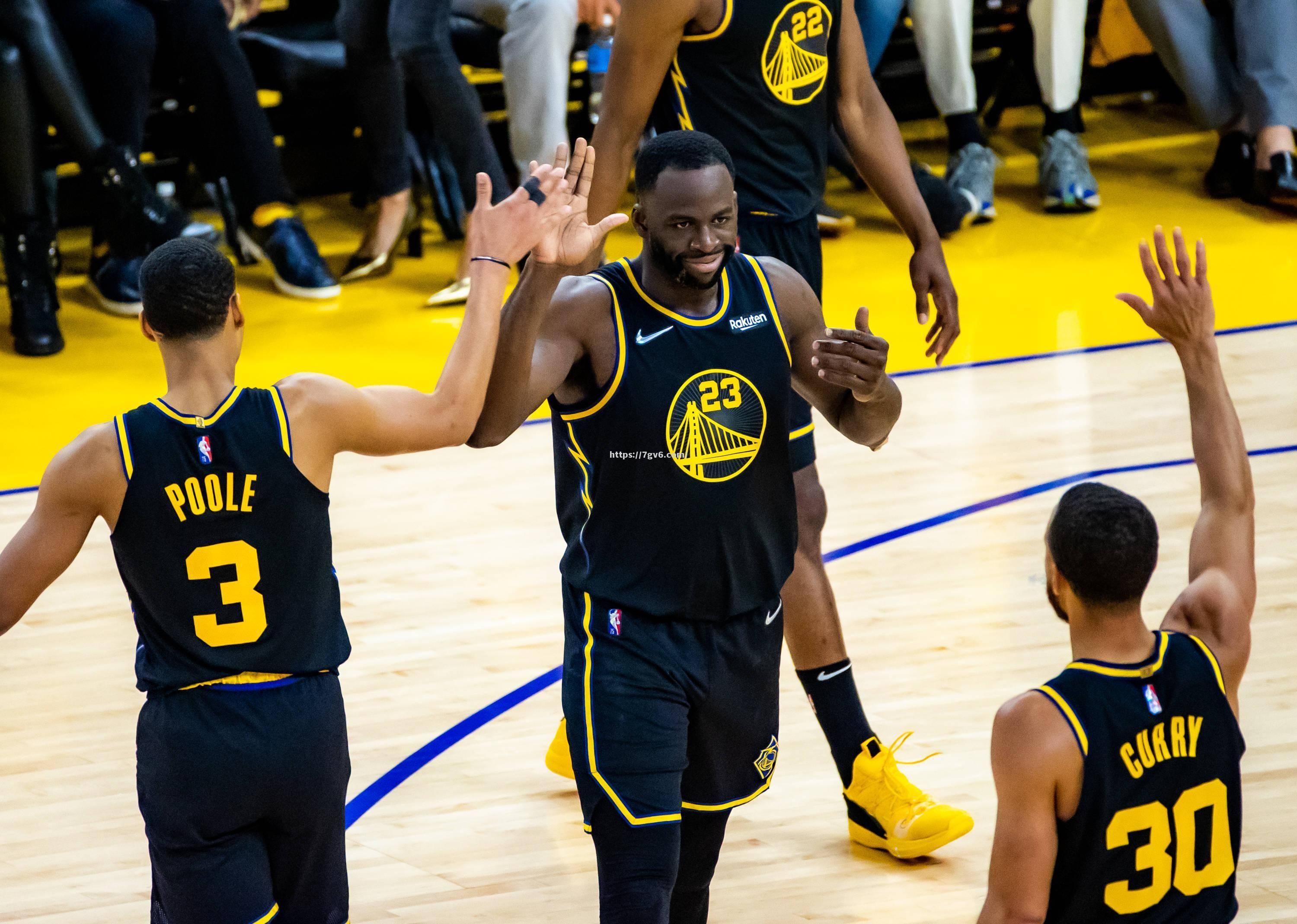 南宫娱乐-勇士队新赛季首战告捷，展现出强大的统治力