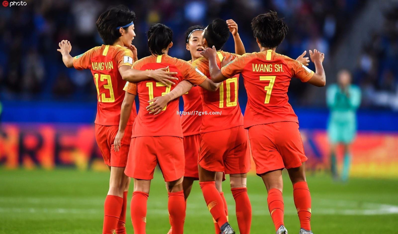 中国女足队员展现出色技术，获得胜利