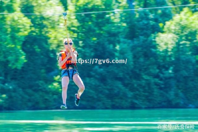 超高空跳跃,选手冒险飞翔实现梦想 超高空跳跃,选手冒险飞翔实现梦想