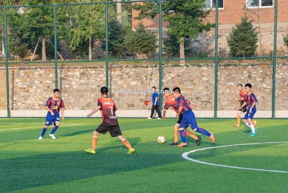 南宫娱乐-国内足球联赛球员状况异彩纷呈