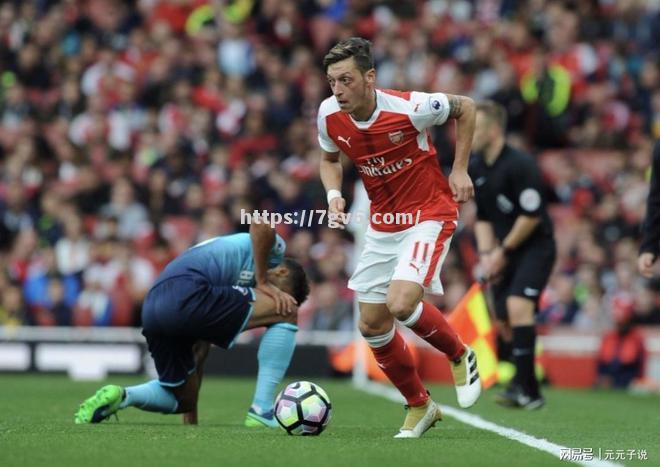 南宫娱乐-英格兰足球联赛：曼联队实现逆转