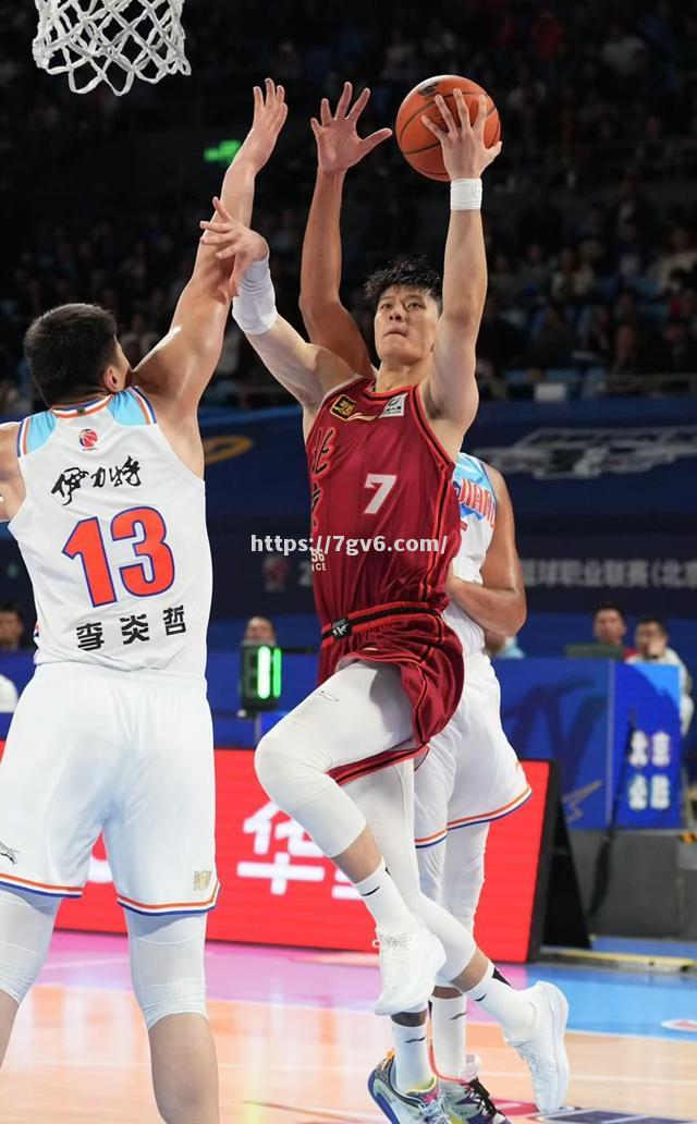 双方势均力敌智斗,球队反打反攻 双方势均力敌智斗,球队反打反攻