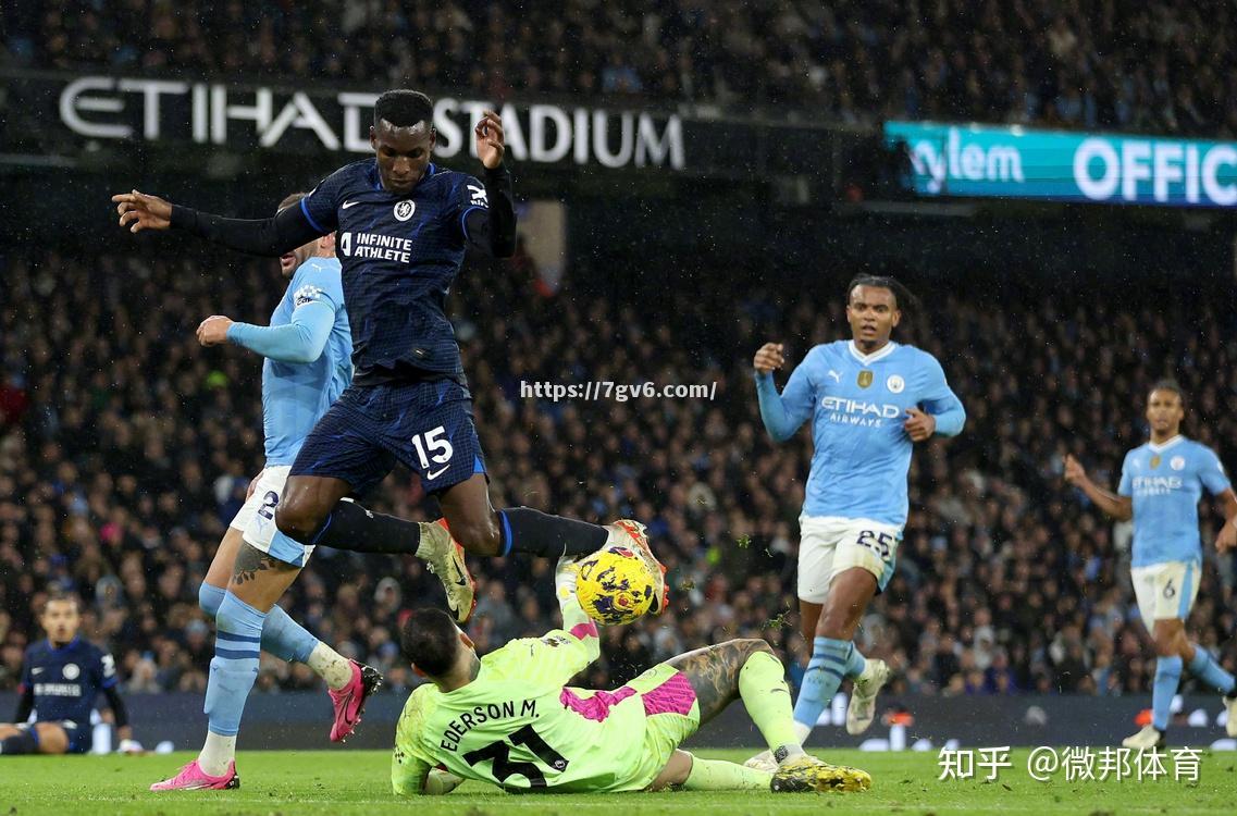 曼城前锋连续破门，助球队保持领先优势
