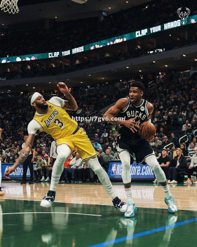 南宫娱乐-开拓者逆转湖人，利拉德全面炫技全队领军连胜