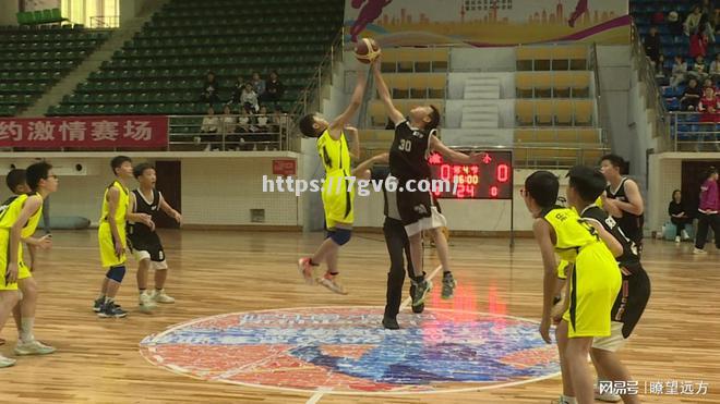 篮球赛事中球队实力碾压对手，轻松取胜