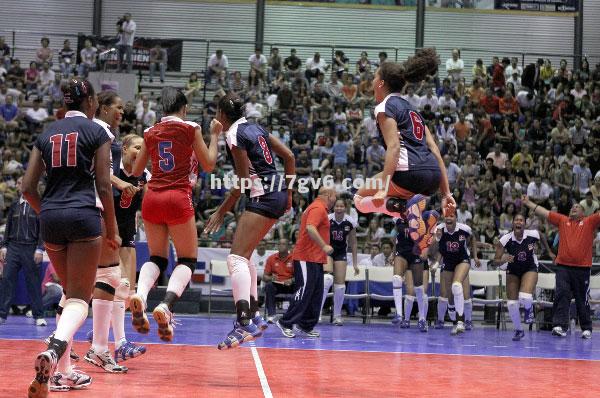 南宫娱乐-秘鲁篮球联赛冠军争夺激烈，球员实力均衡