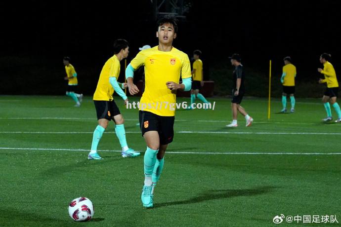 重要一战前夕，球员做好应战准备