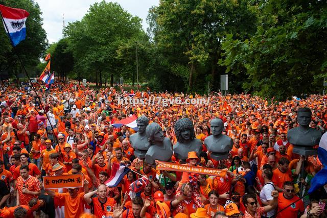 南宫娱乐-荷兰名将宣布退役，球坛一段传奇谢幕